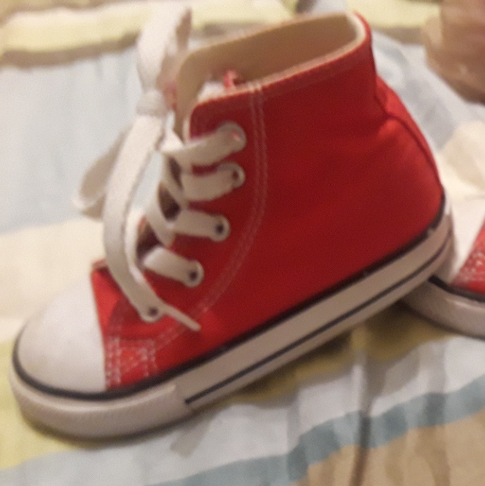 Red hightop Converse 7c